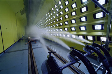 Mercedes-Benz R-Class, model series 251, testing. Four seasons in seven hours: Cold climate tests in the world's largest climate/wind tunnel, 2005.