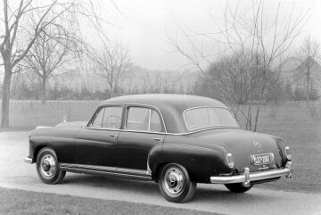 Merdedes-Benz 220 a W 180
"Ponton-Mercedes"
1954 - 1956