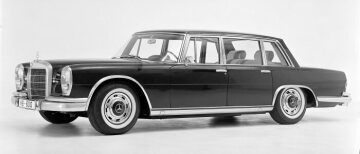 In 1963, the clean, geometric silhouette of the Mercedes-Benz 600 provide a new design impetus to exclusive luxury cars. The plain design does not need unnecessary effects and is thus a highly modern alternative to the then popular baroque opulence in this class. The vertical headlights and classic radiator grille are in line with the typical Mercedes look. The 600 is a luxury car, yet has a humble design. It convinces with technological features, an extraordinary driving comfort and practical assets, such as its clearly shaped body leaving enough space for passengers and luggage.