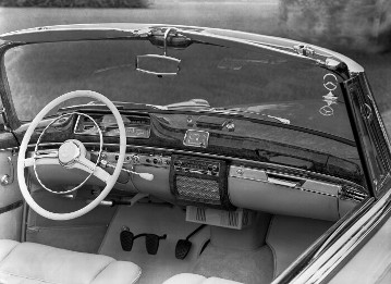 Armataturenbrett des Mercedes-Benz Typ 220 S Cabriolet aus dem Jahre 1956