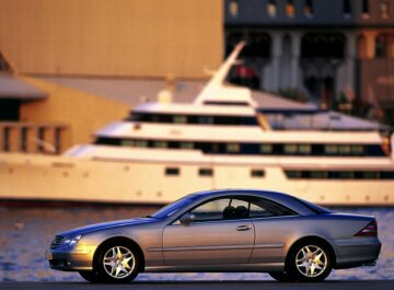 Mercedes-Benz CL 500, model series 215, 1999. Chalcedony blue metallic (option at no extra charge), anthracite interior, 17-inch 5-twin-spoke cast light-alloy wheels, glass sliding sunroof (standard equipment).