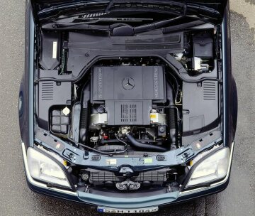 Mercedes-Benz CL 500, Baureihe 140, 1996 - 1998, Lackierung Smaragdschwarz metallic (189). V8-Benzinmotor M 119, 4.973 cm³, 235 kW/320 PS.