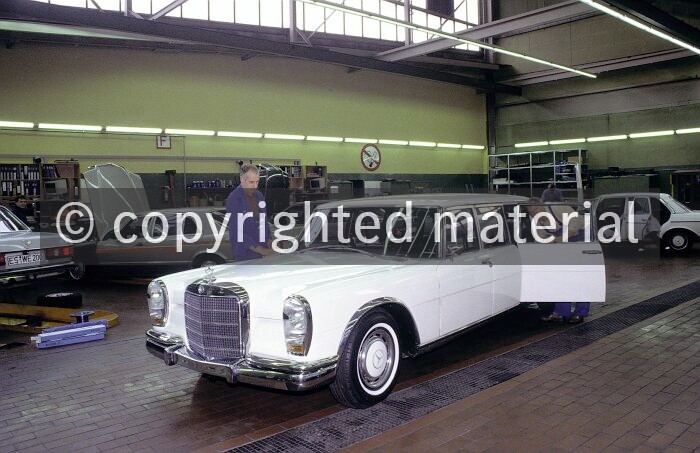 A90F2110 Mercedes-Benz Typ 600 Pullman-Limousine