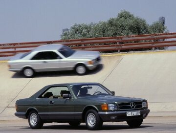 Mercedes-Benz S-Klasse
Coupé der Baureihe 126 auf der Einfahrbahn in Untertürkheim,
1981