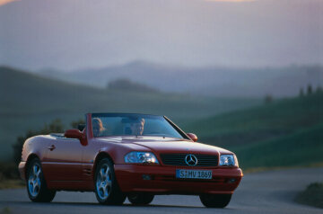 Mercedes-Benz SL 320, 129 series, Paintwork in Magma Red