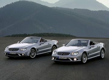 Mercedes-Benz SL 65 AMG, SL 55 AMG, 230 series, 2006 version. Now 3 instead of 4 slats in grille, chrome framed foglights in redesigned front-end