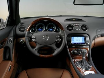 Mercedes-Benz SL, 230 series, modified 2006 version. Steering wheel in wood-leather combination and new grain on the decor trim in walnut root