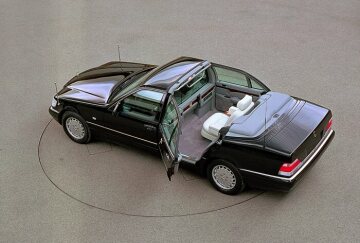 Mercedes-Benz S 500 long wheelbase landaulet
140 series
special model for the Vatican (Pope Johannes Paul II)