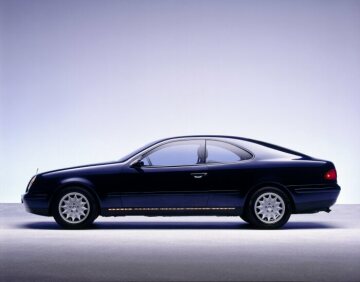 Mit der Präsentation einer Coupé-Studie gab Mercedes-Benz im März 1993 beim Automobilsalon in Genf das Signal für eine beispiellose Produkt- und Innovationsoffensive. Das Vier-Augen-Gesicht der damaligen Designstudie, das zwei Jahre später mit der E-Klasse (Baureihe 210) in Serie ging, wurde zum Symbol für ein neues Markenbild.