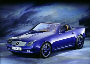 Pariser Automobilausstellung, September 1994. Weltpremiere des blauen Mercedes-Benz Roadster SLK (zweite Studie).