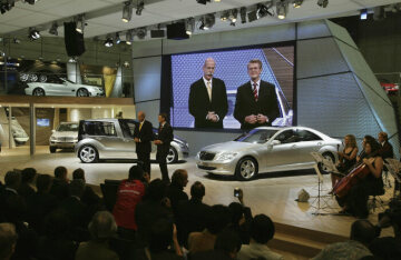 Auf der Tokyo Motor Show 2005 demonstrierte das Forschungsfahrzeug Mercedes-Benz F 600 HYGENIUS den Stand der Technik beim Brennstoffzellenantrieb.