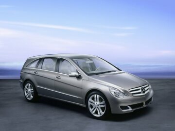 On the way to series production: Mercedes-Benz unveils the reinterpreted Vision GST (Grand Sports Tourer), 2004