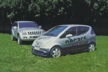 Two fuel cell powered vehicles equipped for everyday operation:
Developed on the basis of the Mercedes-Benz A-Class, the NECAR 5 sees the methanol reformer located for the first time in the underfloor section of the car. The second vehicle, a Jeep Commander 2, is fitted with the same propulsion system.