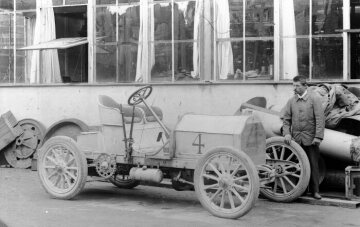 Mercedes-Simplex 60 PS Gordon-Bennett-Rennwagen (Startnummer 4). Der von Camille Jenatzy gesteuerte Siegerwagen beim IV. Gordon-Bennett-Rennen in Irland, 02.07.1903