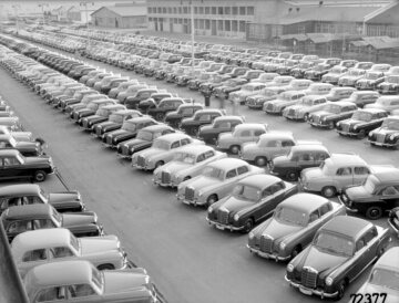 Mercedes-Benz 180 und 180 D (W 120), "Ponton" - Wagenpark in Sindelfingen mit verschiedenen Verkaufsmodellen.