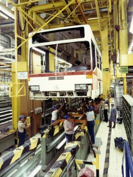 Werk Mannheim
Omnibusproduktion
Karosserietransport mit Hängeförderern