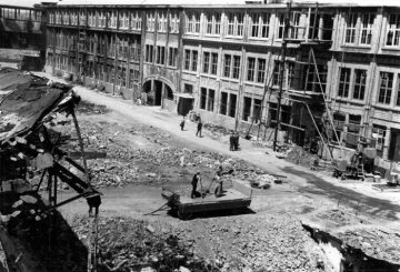 Kriegszerstörungen und Wiederaufbau im Werk Untertürkheim, ca. 1945.