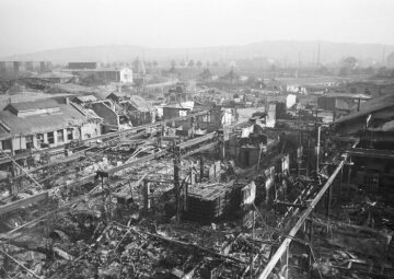 Das zerstörte Werksgelände in Untertürkheim, 1945