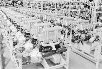 Düsseldorf plant, 1961, engine production