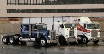 Freightliner prototype for Germany:
Heavy-duty truck from Freightliner, a subsidiary of Daimler-Benz since 1981, on the Untertürkheim driveway.