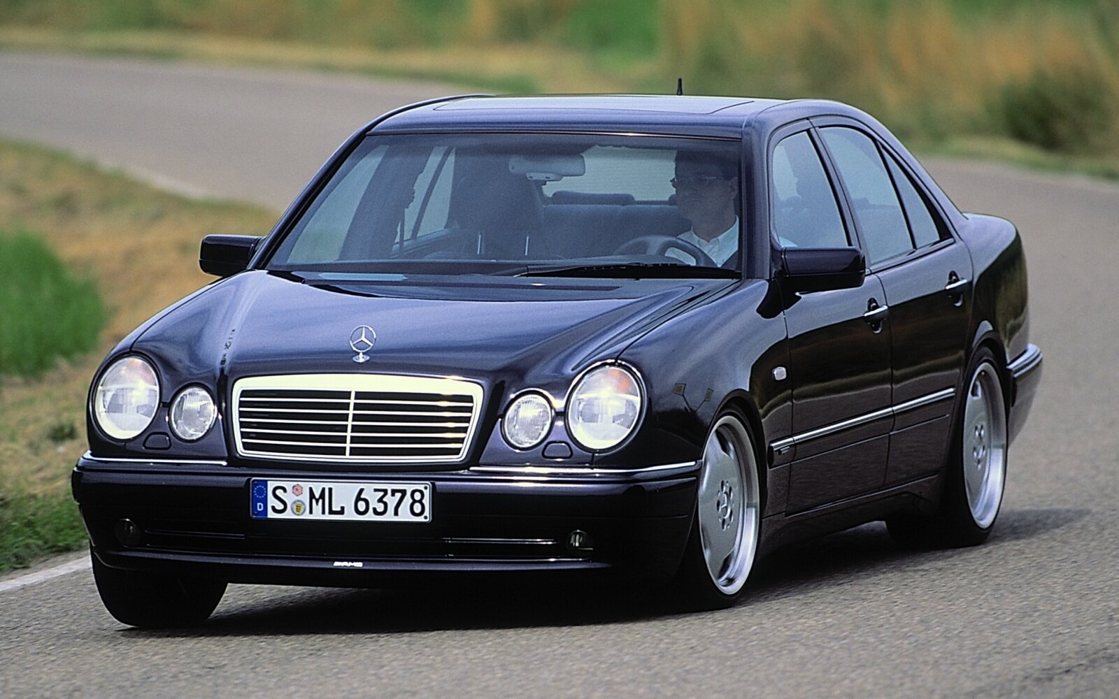 210 series E-Class Saloons, 1995 - 1999