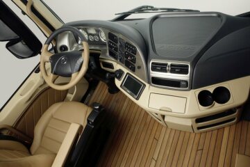 Mercedes-Benz Konzeptstudie Actros "Cruiser" 1860 LS, 2005:
Interieur, Fahrerplatz