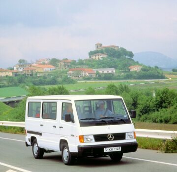 Mercedes-Benz MB 100 D
Kombi in modellgepflegter Ausführung mit neugestalteter Frontpartie, 
verbesserter Ausstattung und überarbeiteter Technik, 1991