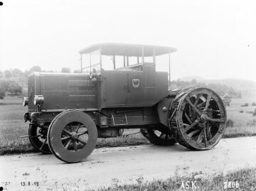 Benz-Gaggenau ASK artillery tractor, 4 cylinder engine S 165 with 85 hp, 1917
