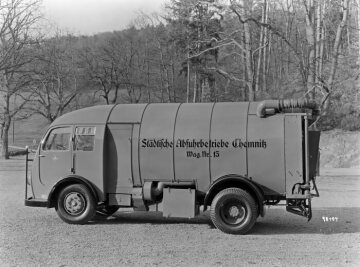 Mercedes-Benz LP 3750 K (L 64), Kuka-Müllwagen auf Kommunal-Sonderfahrgestell in Frontlenkerbauweise der Städtischen Abfuhrbetriebe Chemnitz mit GM 68-Gasmotor und Holzgasgeneratoranlage