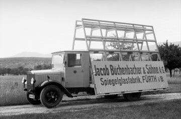 Mercedes-Benz N 1, Halbniederrahmen-Spezial-Lastwagen der Spiegelglasfabrik Jacob Büchenbacher & Söhne AG Fürth mit M 16-Benzinmotor, 1,75 to Nutzlast