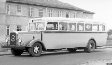 Mercedes-Benz O 4000 (N 2), Reiseomnibus mit OM 67-Dieselmotor, Stahlaufbau Werk Sindelfingen
