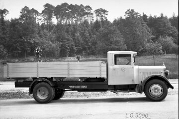 Mercedes-Benz Lo 3000 (L 59), Pritschenwagen mit OM 65-Dieselmotor, 3 to Nutzlast