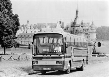 71. Int. Autobil- Salon, Paris, Ein Mercedes-Benz Reisebus O 303 RHS mit Turbomotor, 243 kW und 330 PS