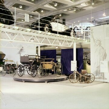 Zum Jubiläum "100 Jahre Automobil" feierte man am 1. Februar 1986 die Wiedereröffnung des Mercedes-Benz Museums.
