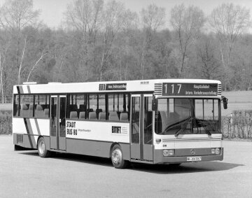 Mercedes-Benz Stadtomnibus S 80
Prototyp, 1979
Die mit dem S 80 gewonnenen Erkenntnisse fließen in die Entwicklung des O 405 ein.