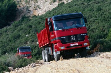 Mercedes-Benz Actros 3331, 3-axle version with dump-truck body, 1997