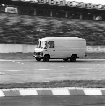 Mercedes-Benz L 508 D T 2
"Düsseldorfer Transporter"
Bei den geräuscharmen Transportern liegen die Geräuschwerte nicht höher als 80 dB (A).