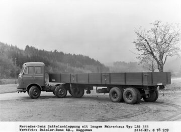 Mercedes-Benz LPS 333
Sattelzugmaschine mit langem Fahrerhaus und Sattelanhänger