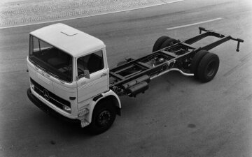 Mercedes-Benz LP 1517
Lastwagen
Luftgefedert für den Wechselpritscheneinsatz und Containertransporte
1969