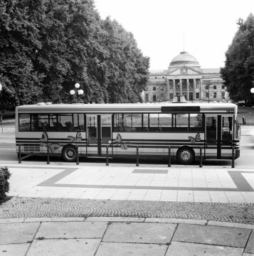 Mercedes-Benz O 405
vor dem Kurhaus in wiesbaden
1986