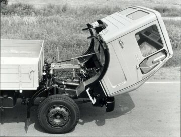 Mercedes-Benz 1213
Pritschenwagen, kippbares Fahrerhaus
1975 - 1986