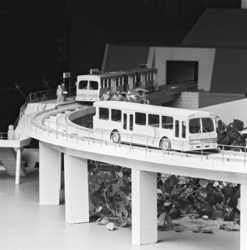 Modell O-Bahn-System