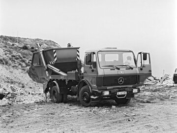 Mercedes-Benz 1622
mit Kippmulde