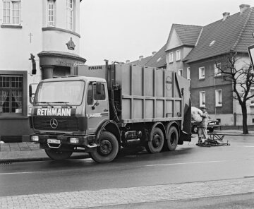 Mercedes-Benz 2222
Müllwagen Dreiachser mit zwangsgelenkter Vorlaufachse
Rethmann