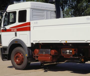 Mercedes-Benz 1748
Pritschenwagen, Abgas Russfilter Messungen auf der Einfahrbahn in Untertürkheim, 1989