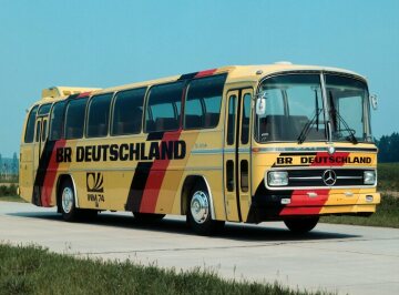 Mercedes-Benz O 302,
touring coach,
Football World Cup in Germany, 1974,
Coach used by the national football team of the Federal Republic of Germany.