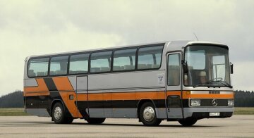 The Mercedes-Benz O 303 RHD is rightly regarded as the prototype of the rational modular system. With six wheelbases and seven lengths, the bus covers all conceivable size variants from 8.7 to 12.0 meters – there have never been more, and there probably never will be.