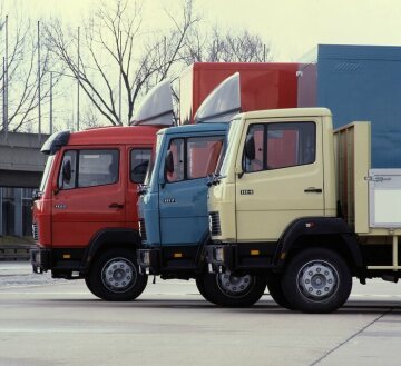 Mercedes-Benz 1114, 1117, 1120
Platform truck, 1984