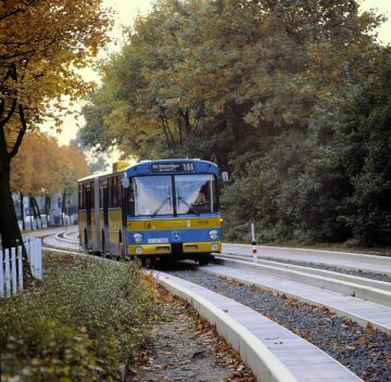 Mercedes-Benz O 305 Spurbus
auf automatischer Spurführung in engen Innenstädten. 
Für den Antrieb gibt es maßgeschneiderte Varianten.