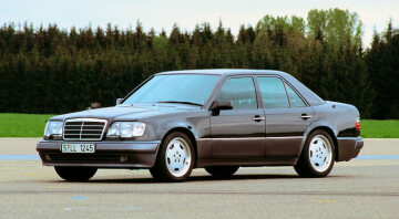 The E 60 AMG (W 124) is an absolute rarity in the AMG history; it is designed in just the time between 1993 and 1994 and then distributed within the official Mercedes-Benz portfolio.